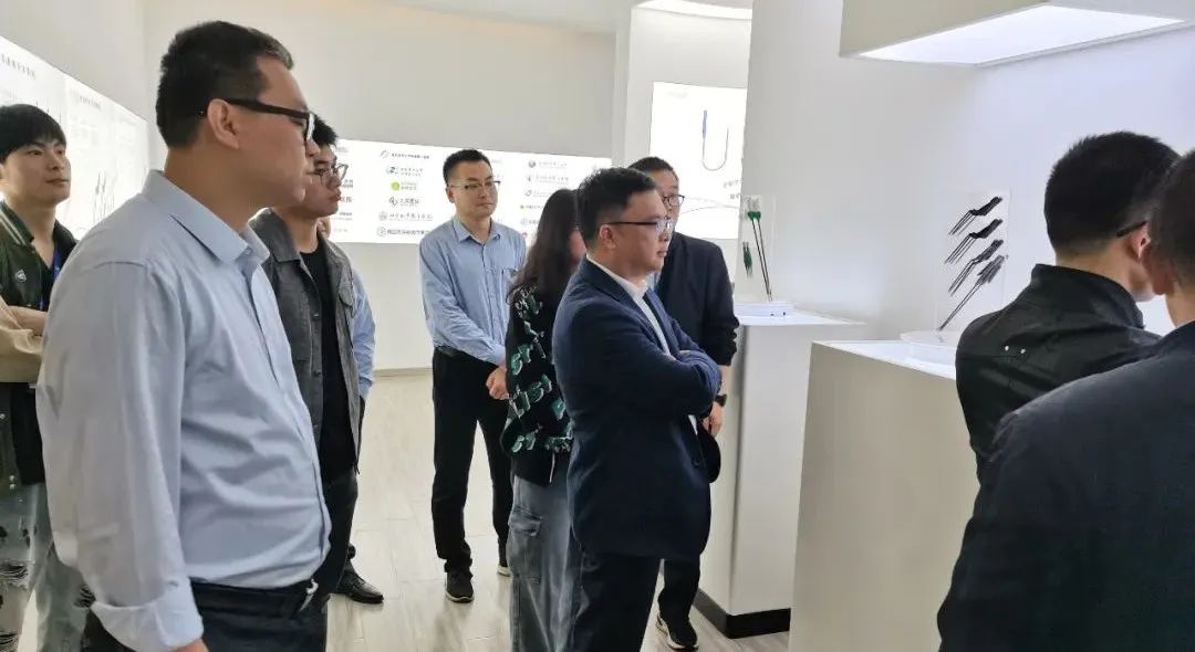 深入院企合作，赣南医学院院长带队到访我司参观互换